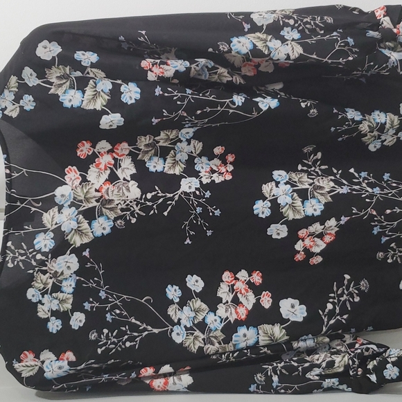 Cece V-Neck Cuffed Long Tie Sleeve Floral Blouse - Picture 4 of 6